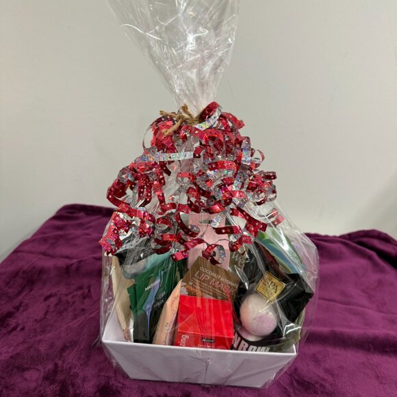 Valentine's Gift Basket - Spa Night - Masks, Bath Bombs & More - Picture 4 of 6